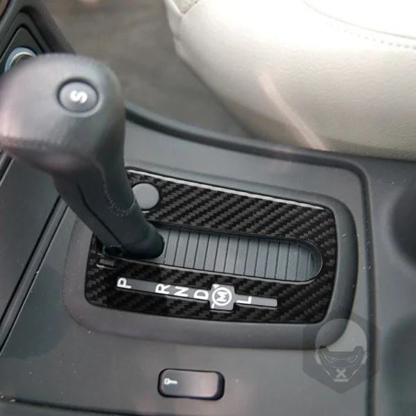 Finition Carbone – Habillage Levier de Vitesse Central pour Saab 9-5 (2003–2005) – Image 4