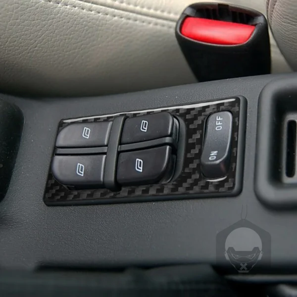 Finition Carbone – Habillage Commande des Vitres Électriques pour Saab 9-5 (2003–2005) – Image 3