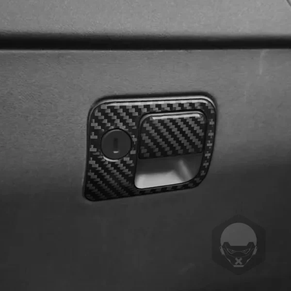 Finition Carbone – Habillage Poignée de Boîte à Gants pour Saab 9-5 (2003–2005) – Image 4