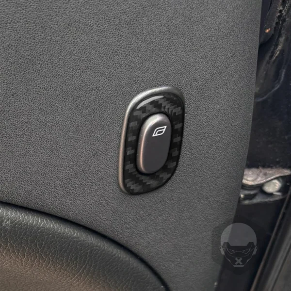 Finition Carbone – Habillage Commande des Vitres Arrière pour Saab 9-5 (2003–2005) – Image 4