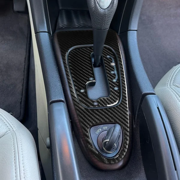 Finition Carbone – Ensemble Habillage Levier de Vitesse Central pour Saab 9-3 (2003–2011)