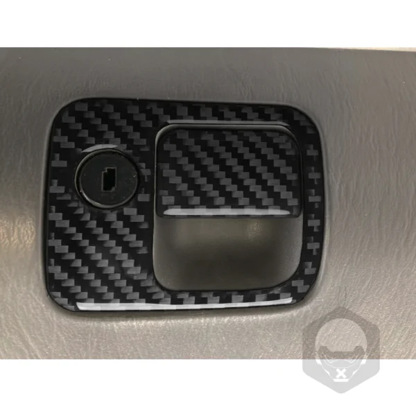 Finition Carbone – Habillage Poignée de Boîte à Gants pour Saab 9-5 (2003–2005) – Image 3