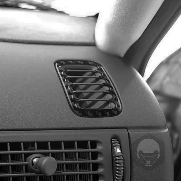 Finition Carbone – Habillage Grille d’Aération Supérieure pour Saab 9-5 (2003–2005) – Image 4