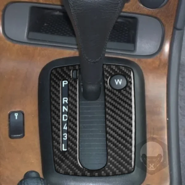 Finition Carbone – Habillage Console Centrale BVA pour Saab 9-5 (2003–2005) – Image 3