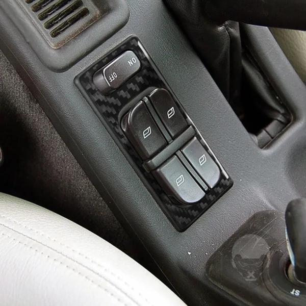 Finition Carbone – Habillage Commande des Vitres Électriques pour Saab 9-5 (2003–2005) – Image 4